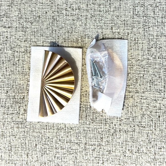 NWT Semi-Circle Gold Dresser Handles - Picture 3 of 3